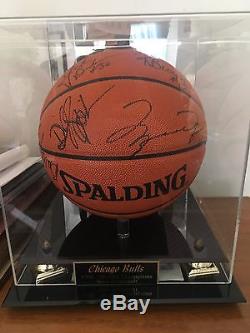 1995-96 Chicago Bulls signed basketball, Jordan, Pippen, Phil Jackson + team