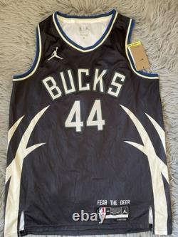 Andre Jackson Jr. Signed Milwaukee Bucks Jersey BECKETT COA Autographed Jersey