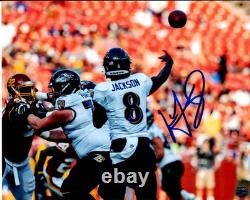 BALTIMORE RAVENS LAMAR JACKSON SIGNED/AUTOGRAPHED 8 X 10 PHOTO WithCOA