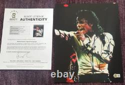 MICHAEL JACKSON Signed CONCERT 11x14 PHOTO with Beckett Authenticated (BAS) LOA