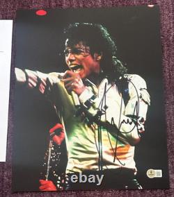 MICHAEL JACKSON Signed CONCERT 11x14 PHOTO with Beckett Authenticated (BAS) LOA