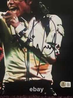 MICHAEL JACKSON Signed CONCERT 11x14 PHOTO with Beckett Authenticated (BAS) LOA