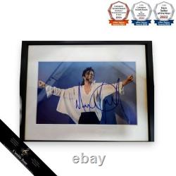 Michael Jackson Autographed Photo 20x25cm UV Frame Color Signed Michael Jackson Autographed Photo 20x25cm UV Frame Color Signed