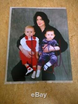 Michael Jackson Certified Julien`s Auction Signed Family Portrait 20x25 CM Jacko