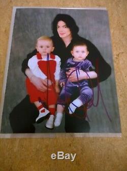 Michael Jackson Certified Julien`s Auction Signed Family Portrait 20x25 CM Jacko